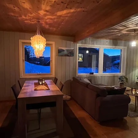 Koselig Kjellerleilighet Apartmán Lunner
