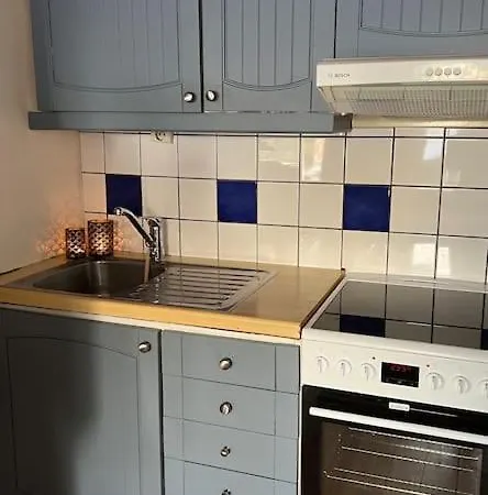 Koselig Kjellerleilighet Apartamento *
